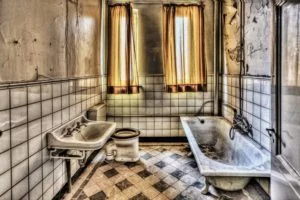 Das Bad deiner Wohnung ist dein Sondereigentum. Das Geld für eine vielleicht nötige Badsanierung musst du daher privat über eine eigene Instandhaltungsrücklage für dein Sondereigentum ansparen